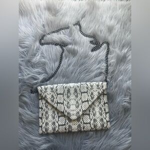 ☀️NWOT Elegant Snake Print Chain Clutch